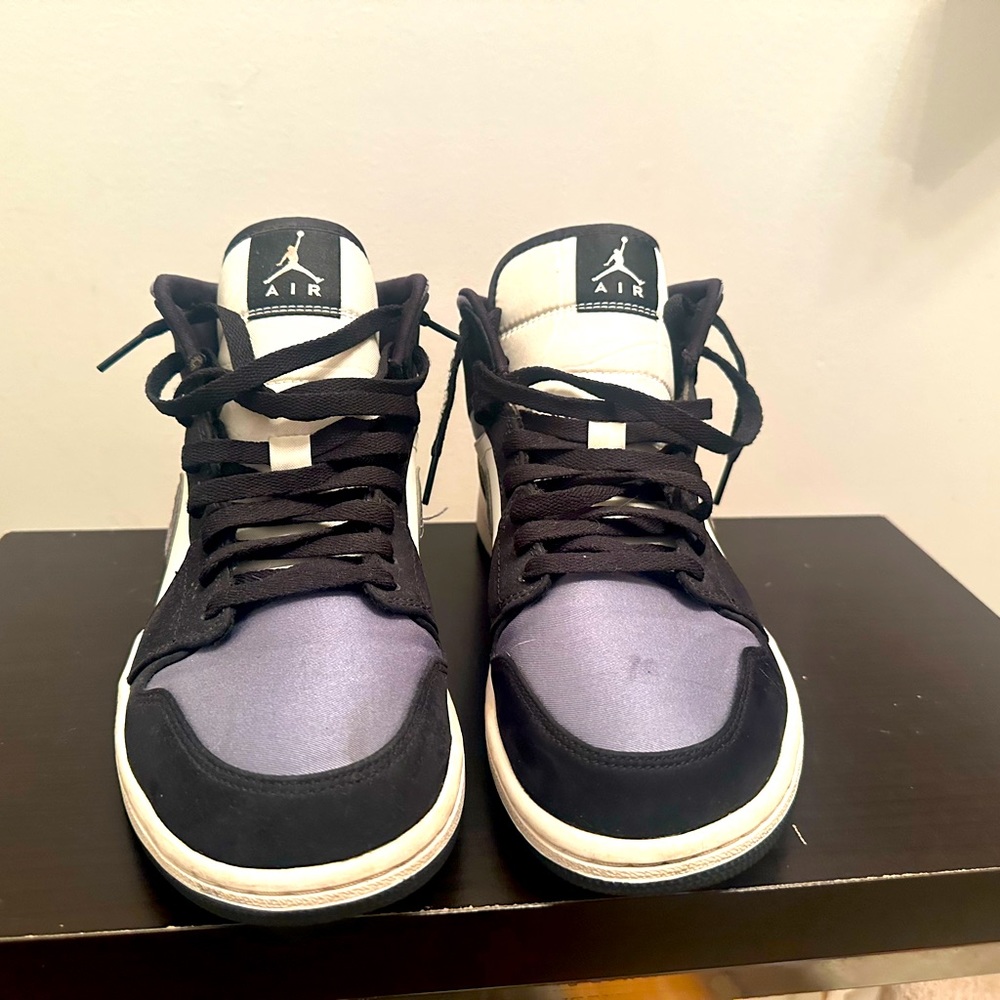 Jordon 1 Mids